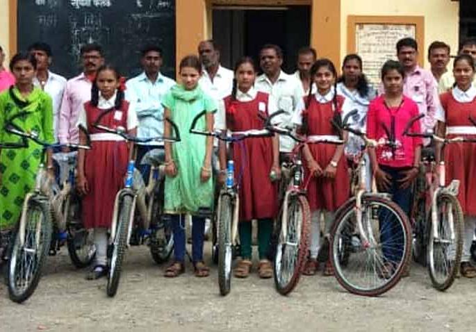 Cycle allocation to the students of Vinchuridlawi | विंचूरीदळवी येथील विद्यार्थीनींना सायकल वाटप Cycle allocation to the students of Vinchuridlawi | विंचूरीदळवी येथील विद्यार्थीनींना सायकल वाटप