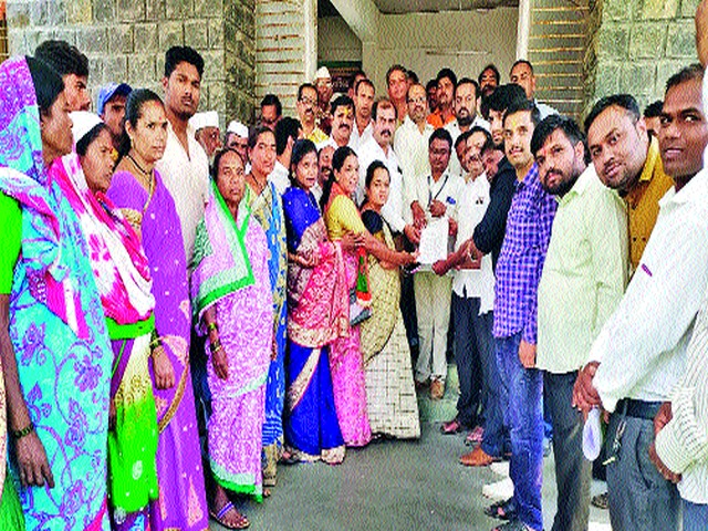 Dharna agitation in the district | जिल्ह्यात धरणे आंदोलन Dharna agitation in the district | जिल्ह्यात धरणे आंदोलन
