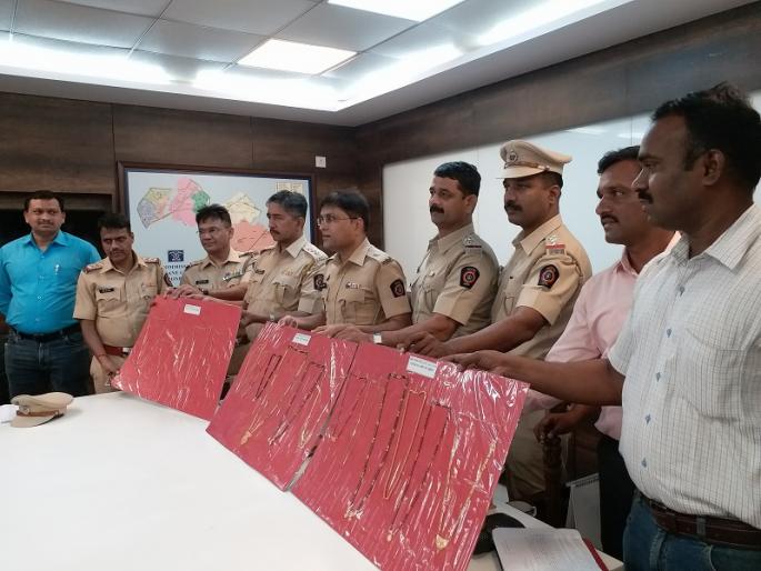Thane police arrest four thieves, 8 lakh 27 thousand of gold smugglers | ठाणे पोलिसांनी आवळल्या सोनसाखळी चोरांच्या मुसक्या *चार अटकेत, ८ लाख २७ हजारांचा मुद्देमाल हस्तगत