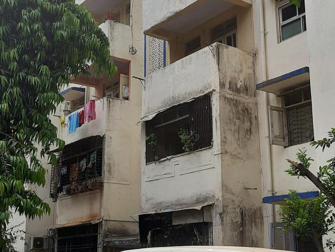 Horror of Corona: Defeat Thanekar for celebrating Padwa without Gudhi | कोरोनाची धास्ती: गुढी विनाच साजरा करावा लागला ठाणेकरांना पाडवा  Horror of Corona: Defeat Thanekar for celebrating Padwa without Gudhi | कोरोनाची धास्ती: गुढी विनाच साजरा करावा लागला ठाणेकरांना पाडवा
