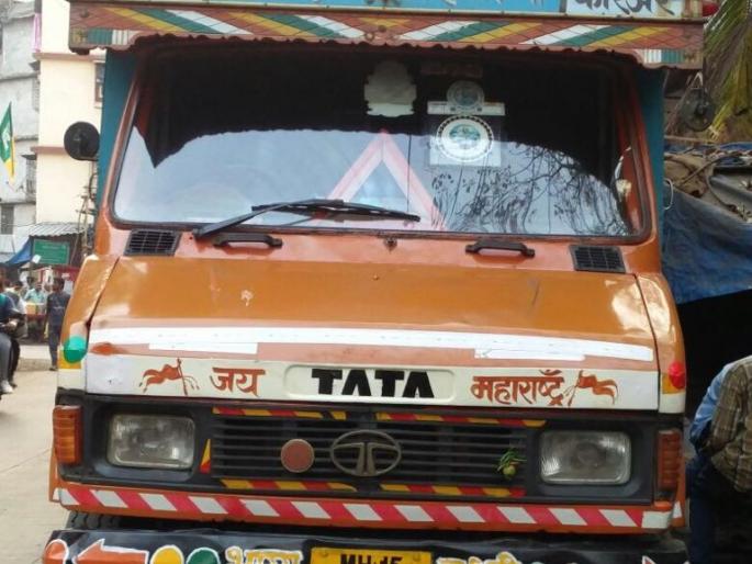 Dog Shot killed in a tempo accident: driver arrested by Thane police | ठाण्यातील पडवळनगरमध्ये टेम्पोच्या धडकेत श्वानाचा मृत्यु: चालकाला अटक Dog Shot killed in a tempo accident: driver arrested by Thane police | ठाण्यातील पडवळनगरमध्ये टेम्पोच्या धडकेत श्वानाचा मृत्यु: चालकाला अटक