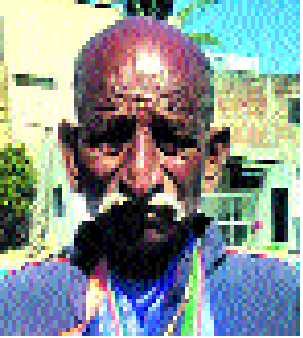 The 19-year-old 'young' swims in swimming pool | सांगलीत ७९ वर्षांच्या ‘तरुणा’ची जलतरणात बाजी The 19-year-old 'young' swims in swimming pool | सांगलीत ७९ वर्षांच्या ‘तरुणा’ची जलतरणात बाजी