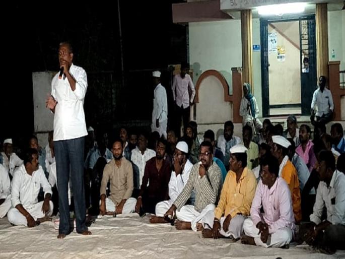 Karnataka Maharashtra border dispute: otherwise go to Karnataka!, Pani Sangharsh Committee warns at Umdi | कर्नाटक-महाराष्ट्र सीमावाद: ..अन्यथा कर्नाटकात जाऊ!, उमदी येथे पाणी संघर्ष समितीने दिला इशारा Karnataka Maharashtra border dispute: otherwise go to Karnataka!, Pani Sangharsh Committee warns at Umdi | कर्नाटक-महाराष्ट्र सीमावाद: ..अन्यथा कर्नाटकात जाऊ!, उमदी येथे पाणी संघर्ष समितीने दिला इशारा