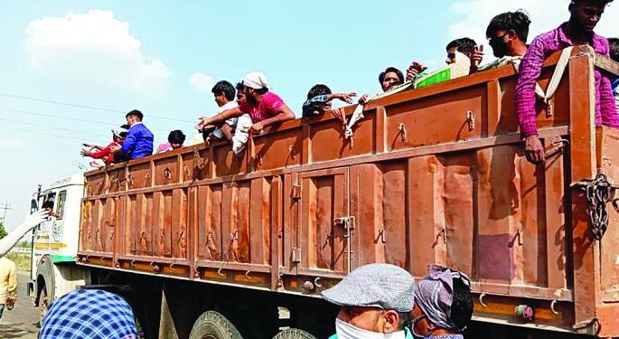 66,608 workers return home from Washim district | वाशिम जिल्ह्यातील ६६,६०८ मजूरांची घरवापसी! 66,608 workers return home from Washim district | वाशिम जिल्ह्यातील ६६,६०८ मजूरांची घरवापसी!