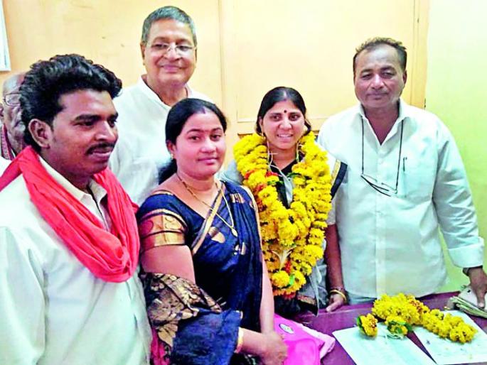 Suvarna Bhoyar of Congress, as the Deputy Chairman of PPS | पं.स.च्या उपसभापतीपदी काँग्रेसच्या सुवर्णा भोयर Suvarna Bhoyar of Congress, as the Deputy Chairman of PPS | पं.स.च्या उपसभापतीपदी काँग्रेसच्या सुवर्णा भोयर