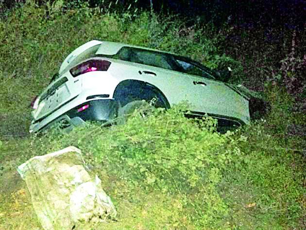 The prevention of liquor smuggled bettey police | दारू तस्करी रोखणे बेततेय पोलिसांच्या जीवावर The prevention of liquor smuggled bettey police | दारू तस्करी रोखणे बेततेय पोलिसांच्या जीवावर