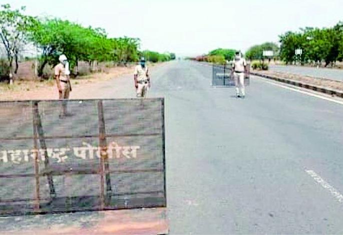 E-pass at the check post | चेकपोस्टवर ई-पास ठरतेय कागदी घोडा