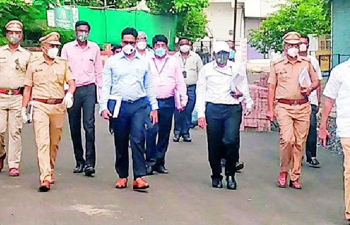 Six quarantine at the Covid Center | कोविड सेंटरमध्ये सहा जण क्वारंटाईन Six quarantine at the Covid Center | कोविड सेंटरमध्ये सहा जण क्वारंटाईन