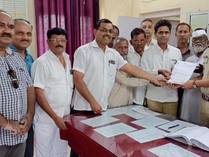 Demand for stern action against those selling nylon bangles: Taluka Congress Committee | नायलॉन मांजा विक्र ी करणाऱ्यांवर सक्त कारवाईची मागणी येवला :तालुका कॉंग्रेस कमिटीतर्फे निवेदन Demand for stern action against those selling nylon bangles: Taluka Congress Committee | नायलॉन मांजा विक्र ी करणाऱ्यांवर सक्त कारवाईची मागणी येवला :तालुका कॉंग्रेस कमिटीतर्फे निवेदन