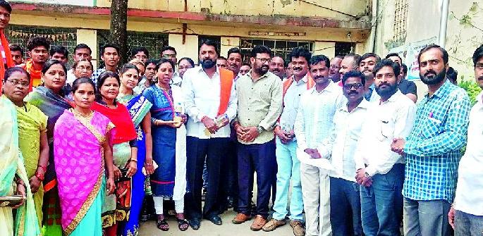 Front for the second consecutive day on the Life Authority | जीवन प्राधिकरणावर सलग दुसऱ्या दिवशी मोर्चा