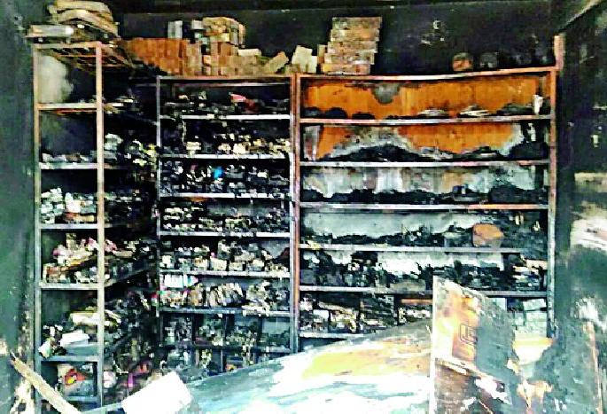Fire at Electronic Shop in Digras | दिग्रसमध्ये ईलेक्ट्रॉनिक दुकानाला आग