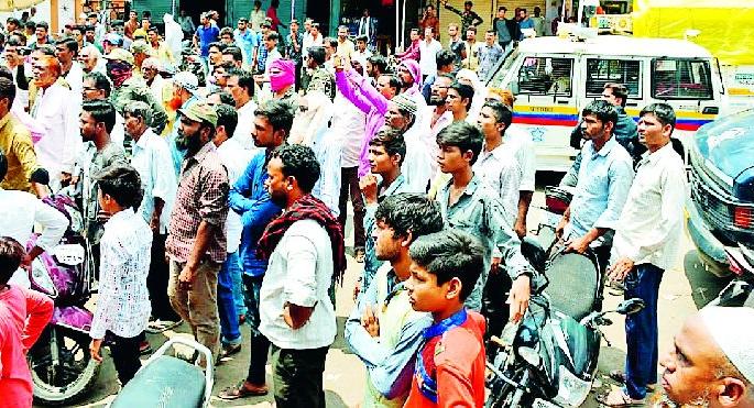 Hammer on the encroachment of the corporation | पालिकेचा अतिक्रमणावर हातोडा
