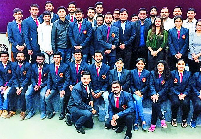 JDIET's 39 students of Indore company | ‘जेडीआयईटी’चे ३९ विद्यार्थी इंदोरच्या कंपनीत JDIET's 39 students of Indore company | ‘जेडीआयईटी’चे ३९ विद्यार्थी इंदोरच्या कंपनीत