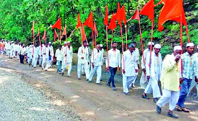 The beginning of Parikrama Yatra on the occasion of Rakshabandhan in Mahur Garh | माहूर गडावर रक्षाबंधनानिमित्त परिक्रमा यात्रेला सुरुवात The beginning of Parikrama Yatra on the occasion of Rakshabandhan in Mahur Garh | माहूर गडावर रक्षाबंधनानिमित्त परिक्रमा यात्रेला सुरुवात