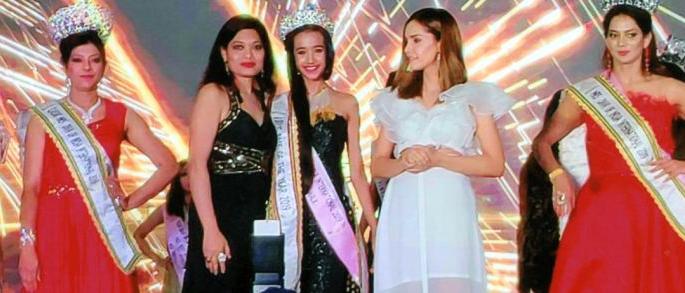 Sarika Shah of Yavatmal becomes the winner of 'Mrs Diva of India' | यवतमाळच्या सारिका शाह ठरल्या ‘मिसेस दिवा ऑफ इंडिया’च्या विजेता