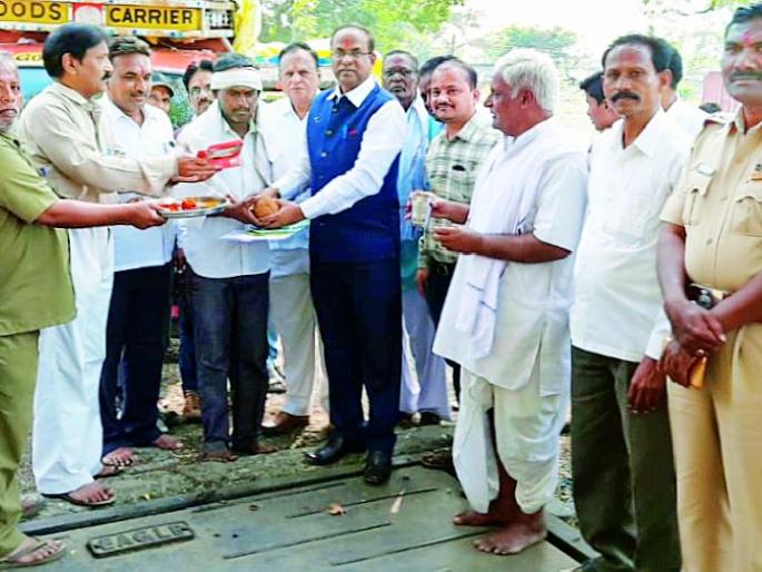 After the agitation, the government started buying cotton in Digras | आंदोलनानंतर दिग्रसमध्ये शासकीय कापूस खरेदी सुरू