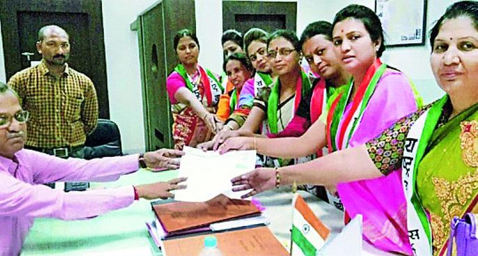 'Sabla and Amrut' do not support | ‘सबला व अमृत’ला आधार नको 'Sabla and Amrut' do not support | ‘सबला व अमृत’ला आधार नको