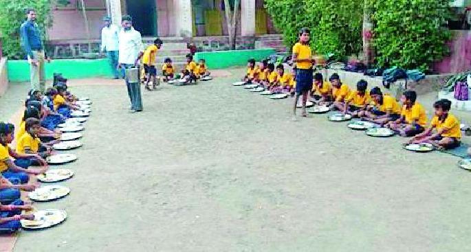 Start of seasonal hostel without waiting for the order | आदेशाची वाट न पाहता हंगामी वसतिगृहाचा प्रारंभ Start of seasonal hostel without waiting for the order | आदेशाची वाट न पाहता हंगामी वसतिगृहाचा प्रारंभ