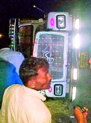 Three victims of illegal sand transport | अवैध रेती वाहतुकीने घेतला तिघांचा बळी Three victims of illegal sand transport | अवैध रेती वाहतुकीने घेतला तिघांचा बळी