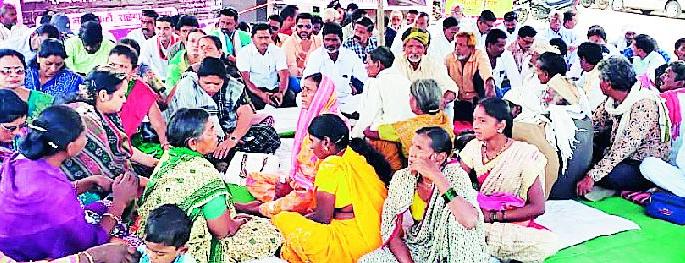 Taluka BJP's Dharna agitation | तालुका भाजपचे धरणे आंदोलन Taluka BJP's Dharna agitation | तालुका भाजपचे धरणे आंदोलन