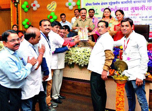 Avoid the adverse effects of drugs | औषधांच्या अतिरेकाचे दुष्परिणाम टाळावे Avoid the adverse effects of drugs | औषधांच्या अतिरेकाचे दुष्परिणाम टाळावे