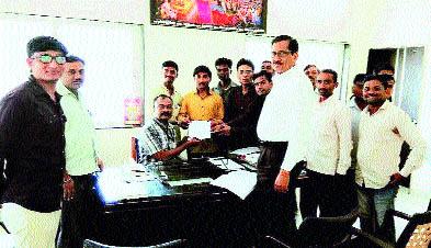 Computer operators' agitation | संगणक परिचालकांचे कामबंद आंदोलन  Computer operators' agitation | संगणक परिचालकांचे कामबंद आंदोलन