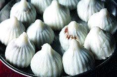 Modak's emphasis on the occasion of Bappa | बाप्पाच्या प्रसादात मोदकांवर जोर  Modak's emphasis on the occasion of Bappa | बाप्पाच्या प्रसादात मोदकांवर जोर