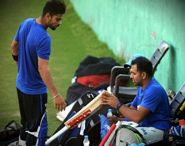 Virender Sehwag's shocking revelation about who is arguing between Rohit Sharma-Kohli Kohli | रोहित-कोहली यांच्यातील भांडण घडवतंय कोण, वीरेंद्र सेहवागचा धक्कादायक खुलासा