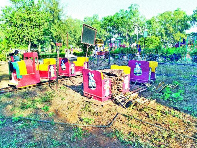 Expedition due to lack of maintenance of City Park | सिटी उद्यानाला देखभालीअभावी बकालस्वरूप Expedition due to lack of maintenance of City Park | सिटी उद्यानाला देखभालीअभावी बकालस्वरूप