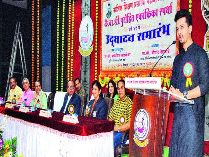 Maharashtra got many artists: Abhijit Khandkekar | महाराष्टला अनेक कलावंत मिळाले : अभिजित खांडकेकर Maharashtra got many artists: Abhijit Khandkekar | महाराष्टला अनेक कलावंत मिळाले : अभिजित खांडकेकर