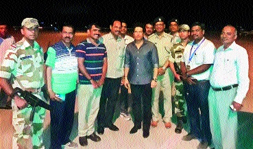 Sachin Tendulkar 45 minutes to Aurangabad airport | सचिन तेंडुलकर ४५ मिनिटे औरंगाबाद विमानतळावर Sachin Tendulkar 45 minutes to Aurangabad airport | सचिन तेंडुलकर ४५ मिनिटे औरंगाबाद विमानतळावर