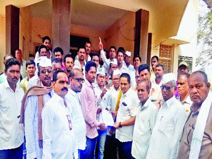 Onion, cereal auction today at Nandgaon | नांदगावला आजपासून कांदा , धान्यमालाचे लिलाव Onion, cereal auction today at Nandgaon | नांदगावला आजपासून कांदा , धान्यमालाचे लिलाव