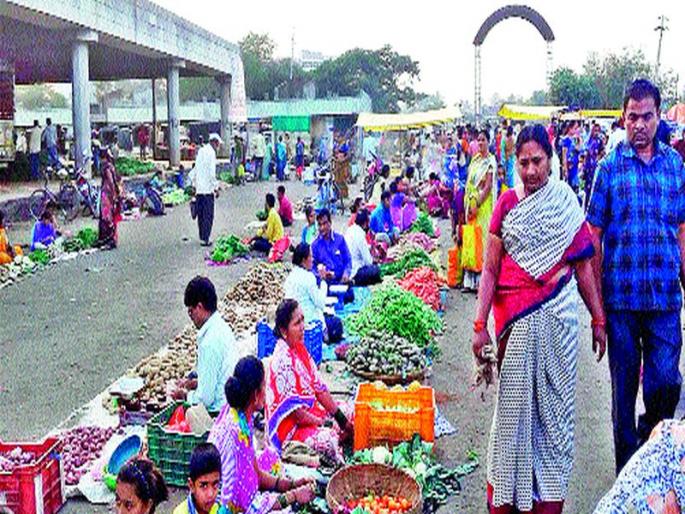 Sinnar phata Weekly market to get re-responded | सिन्नर फाटा येथील आठवडे बाजाराला मिळू लागला पुन्हा प्रतिसाद Sinnar phata Weekly market to get re-responded | सिन्नर फाटा येथील आठवडे बाजाराला मिळू लागला पुन्हा प्रतिसाद