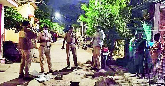 Angered at first, the three played a 'game'! | पाहिले रागाने, ‘गेम’ केला तिघाने! Angered at first, the three played a 'game'! | पाहिले रागाने, ‘गेम’ केला तिघाने!