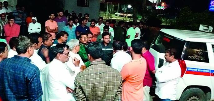 'Baba doesn't want us; Now the bus is in trouble. | ‘बाबाला आम्ही नको आहे; आता बस झाला त्रास’ 'Baba doesn't want us; Now the bus is in trouble. | ‘बाबाला आम्ही नको आहे; आता बस झाला त्रास’