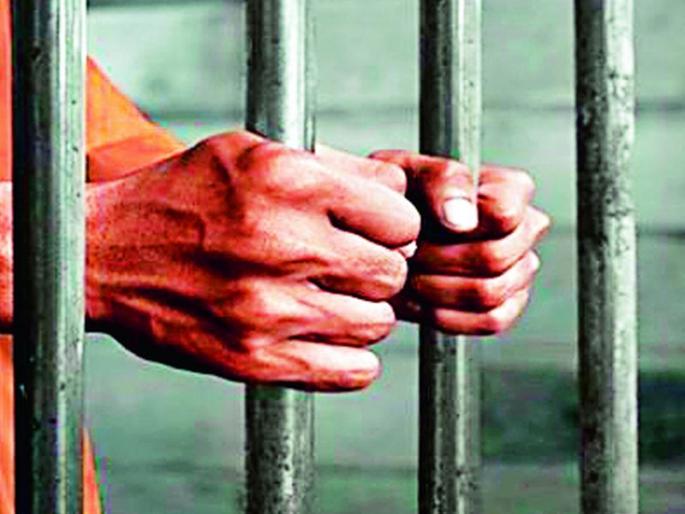 The man, who had been screaming for three years, was finally found by the police at the hospital | तीन वर्षांपासून गुंगारा देणारा अखेर पोलिसांना मिळाला रुग्णालयात The man, who had been screaming for three years, was finally found by the police at the hospital | तीन वर्षांपासून गुंगारा देणारा अखेर पोलिसांना मिळाला रुग्णालयात