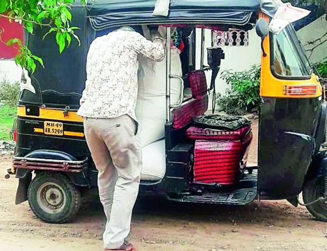 Ration grain sold at Rs. 10 per kg in Nagpur | नागपुरात रेशनच्या धान्याची १० रुपये किलोने विक्री Ration grain sold at Rs. 10 per kg in Nagpur | नागपुरात रेशनच्या धान्याची १० रुपये किलोने विक्री