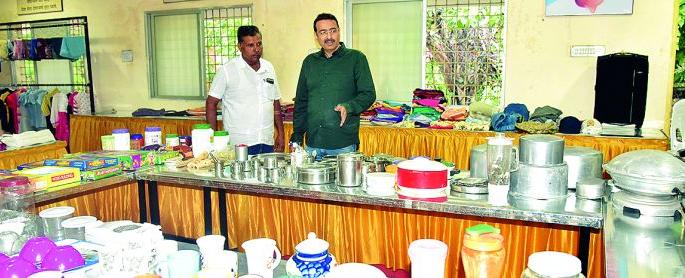 These items are not in our use, if you want it, take it | या वस्तू आमच्या उपयोगाच्या नाहीत.. तुमच्या आहेत तर घेऊन जा.. These items are not in our use, if you want it, take it | या वस्तू आमच्या उपयोगाच्या नाहीत.. तुमच्या आहेत तर घेऊन जा..
