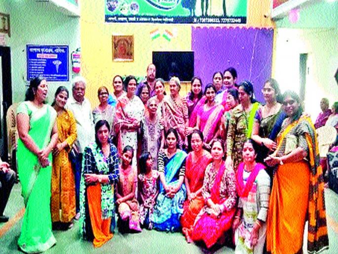 Rangpurchamani of 'competent' in old age | वृद्धाश्रमात ‘सक्षम’ची रंगपंचमी Rangpurchamani of 'competent' in old age | वृद्धाश्रमात ‘सक्षम’ची रंगपंचमी