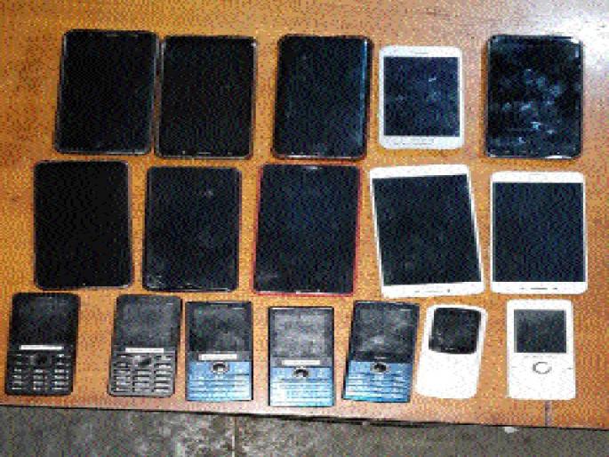 IPL betting on the IPL; Five absconding, one absconding | अंबाजोगाईत ‘आयपीएल’वर सट्टा; पाच ताब्यात, एक फरार IPL betting on the IPL; Five absconding, one absconding | अंबाजोगाईत ‘आयपीएल’वर सट्टा; पाच ताब्यात, एक फरार