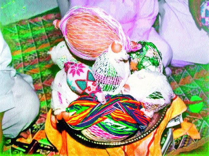  Srikrishna, sacred offerings in the yard of 'Govind' | श्रीकृष्ण , श्रीदत्त मंदिरांमध्ये  ‘गोविंद’च्या गजरात पविते अर्पण