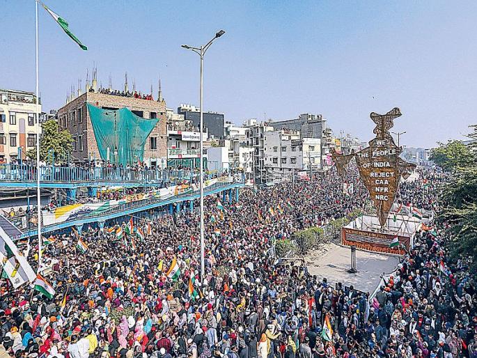 Republic Day, a celebration started at midnight in the Shaheenbagh agitation | शाहीनबागमधील आंदोलनात प्रजासत्ताक दिन, मध्यरात्रीच सुरू झाला सोहळा Republic Day, a celebration started at midnight in the Shaheenbagh agitation | शाहीनबागमधील आंदोलनात प्रजासत्ताक दिन, मध्यरात्रीच सुरू झाला सोहळा