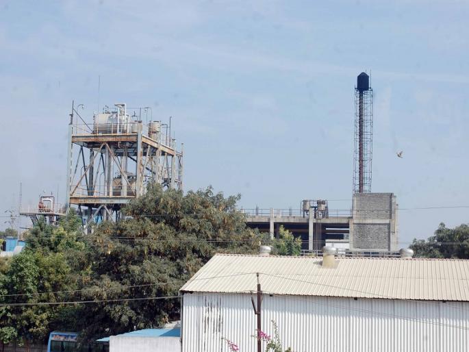 Citizens' health risks caused by pollution in the sand | वाळूज येथे प्रदुषणामुळे नागरिकांचे आरोग्य धोक्यात Citizens' health risks caused by pollution in the sand | वाळूज येथे प्रदुषणामुळे नागरिकांचे आरोग्य धोक्यात