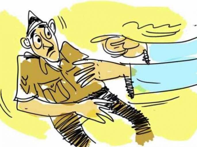 A case has been registered against Shiv Sainik for assaulting a police officer | पोलिस कर्मचाऱ्याला मारहाण प्रकरणी शिवसैनिकावर गुन्हा दाखल A case has been registered against Shiv Sainik for assaulting a police officer | पोलिस कर्मचाऱ्याला मारहाण प्रकरणी शिवसैनिकावर गुन्हा दाखल