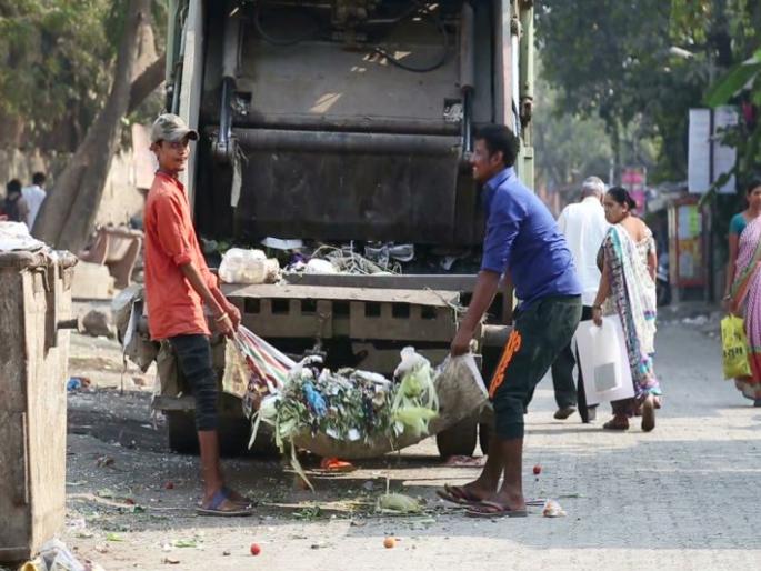 This is the true God who is working in the terror of Corona! | Coronavirus in Nagpur; कोरोनाच्या दहशतीतही राबणारे हेच खरे देव ! This is the true God who is working in the terror of Corona! | Coronavirus in Nagpur; कोरोनाच्या दहशतीतही राबणारे हेच खरे देव !