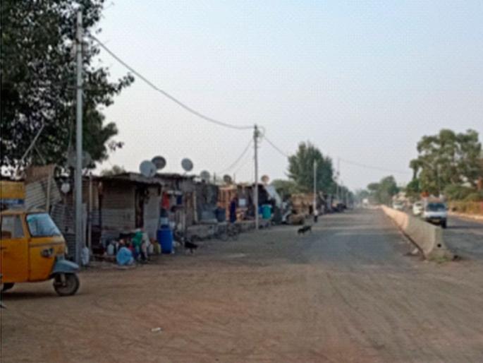 Encroachment on Municipal Model Road again | महापालिकेच्या मॉडेल रोडवर पुन्हा अतिक्रमणाचा विळखा Encroachment on Municipal Model Road again | महापालिकेच्या मॉडेल रोडवर पुन्हा अतिक्रमणाचा विळखा