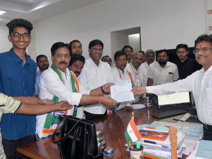 Give 50,000 hectare of help to drought affected people | दुष्काळग्रस्तांना हेक्टरी ५० हजार मदत द्या Give 50,000 hectare of help to drought affected people | दुष्काळग्रस्तांना हेक्टरी ५० हजार मदत द्या