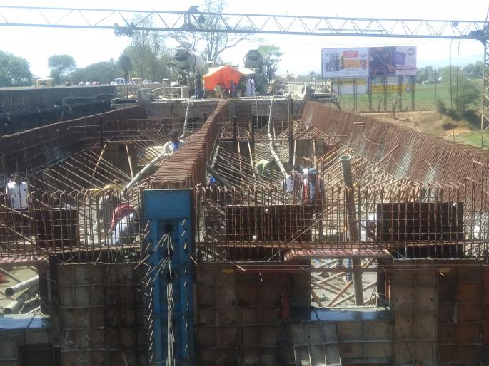 Alternative Shivaji Pool: Concrete work supervised by new officials | पर्यायी शिवाजी पूल : नव्या अधिकाऱ्यांच्या देखरेखीत काँक्रीट काम Alternative Shivaji Pool: Concrete work supervised by new officials | पर्यायी शिवाजी पूल : नव्या अधिकाऱ्यांच्या देखरेखीत काँक्रीट काम