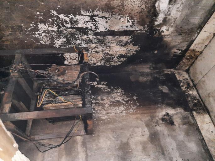 Fire at Mullani Chiramure shop: Loss of Rs | मुल्लाणी चिरमुरे दुकानास आग : साडेपाच लाखांचे नुकसान