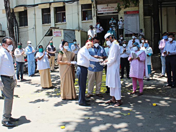 CoronaVirus InKolhapur: 37 corona patients increased in a day; Discharge to 6 patients | CoronaVirus InKolhapur : दिवसभरात ३७ कोरोनाबाधीत रुग्ण वाढले; ६ रुग्णांना डिस्चार्ज CoronaVirus InKolhapur: 37 corona patients increased in a day; Discharge to 6 patients | CoronaVirus InKolhapur : दिवसभरात ३७ कोरोनाबाधीत रुग्ण वाढले; ६ रुग्णांना डिस्चार्ज